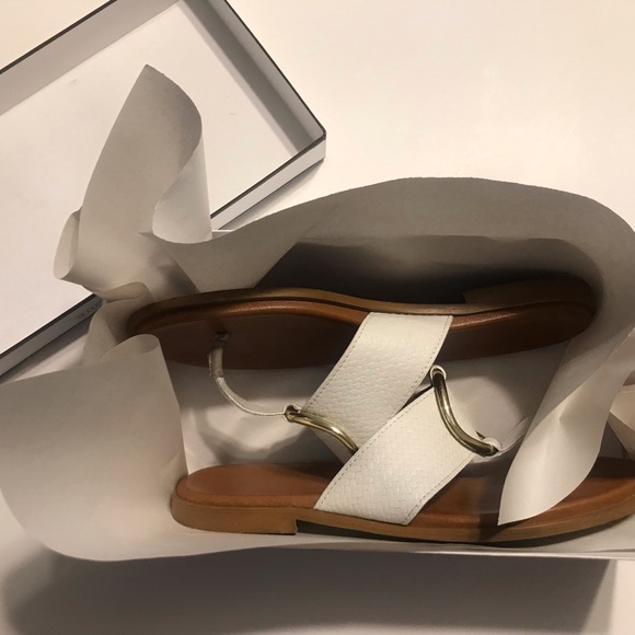 Coach and Four thong sandals. White Faux Leather with Gold Ring. Size 8 - Picture 3 of 8